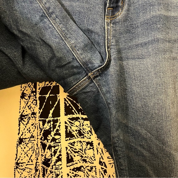 American Eagle Mom Jeans High Rise Straight Leg Medium Wash Denim Size 10 - Picture 6 of 13